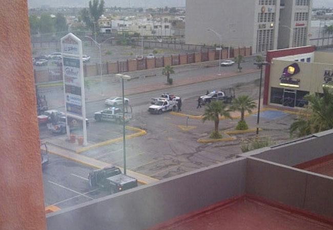 Balean a policías frente al hotel en Torreón donde se hospedan Los Jaguares
