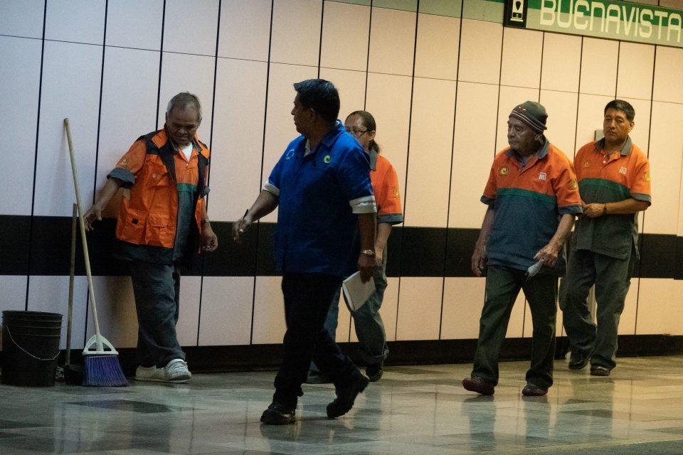 COVID-19: Metro envía a casa a más de 500 adultos mayores que trabajan en limpieza