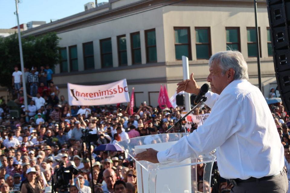 López Obrador alerta sobre un supuesto robo de credenciales para que sus simpatizantes no puedan votar