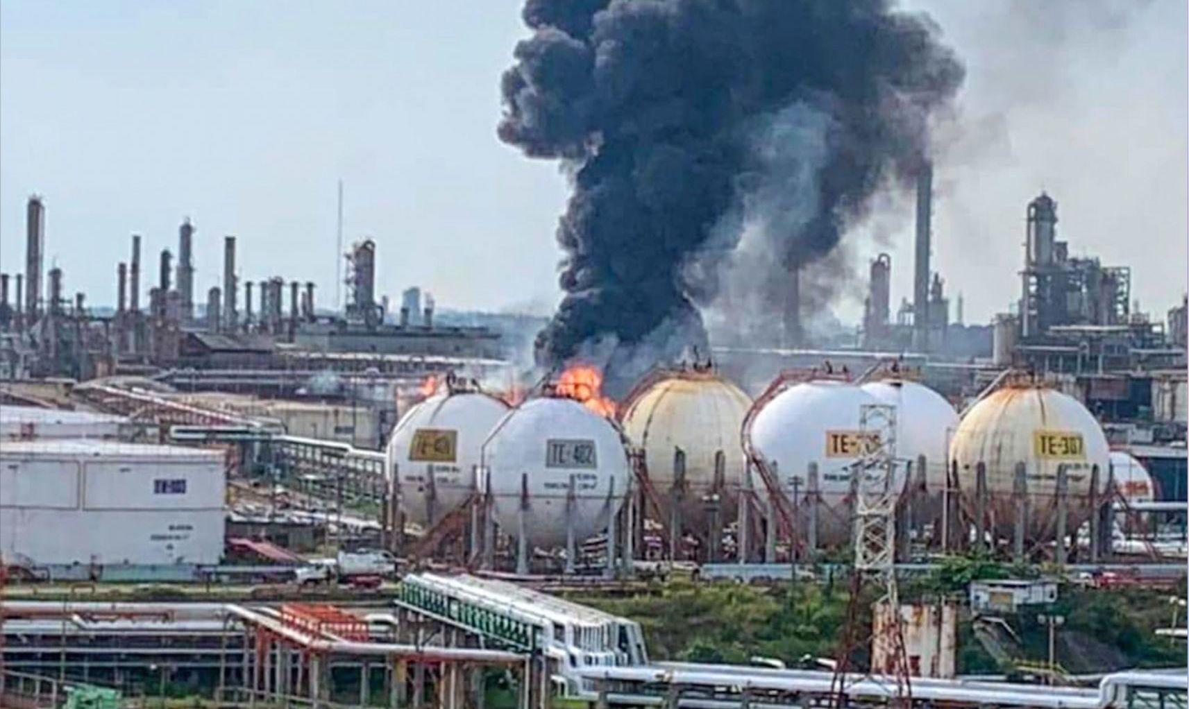 Se registra incendio en refinería de Minatitlán, Veracruz; Pemex reporta 7 lesionados