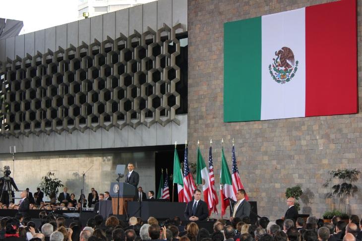 Obama deja México; continúa su gira en Costa Rica