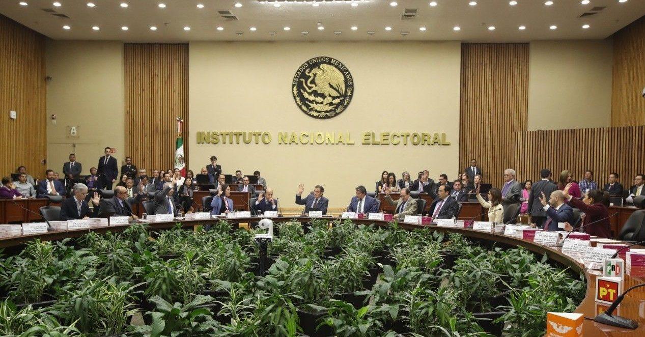 INE aprueba paridad: partidos deberán postular a 7 mujeres en 15 candidaturas a gubernaturas de 2021