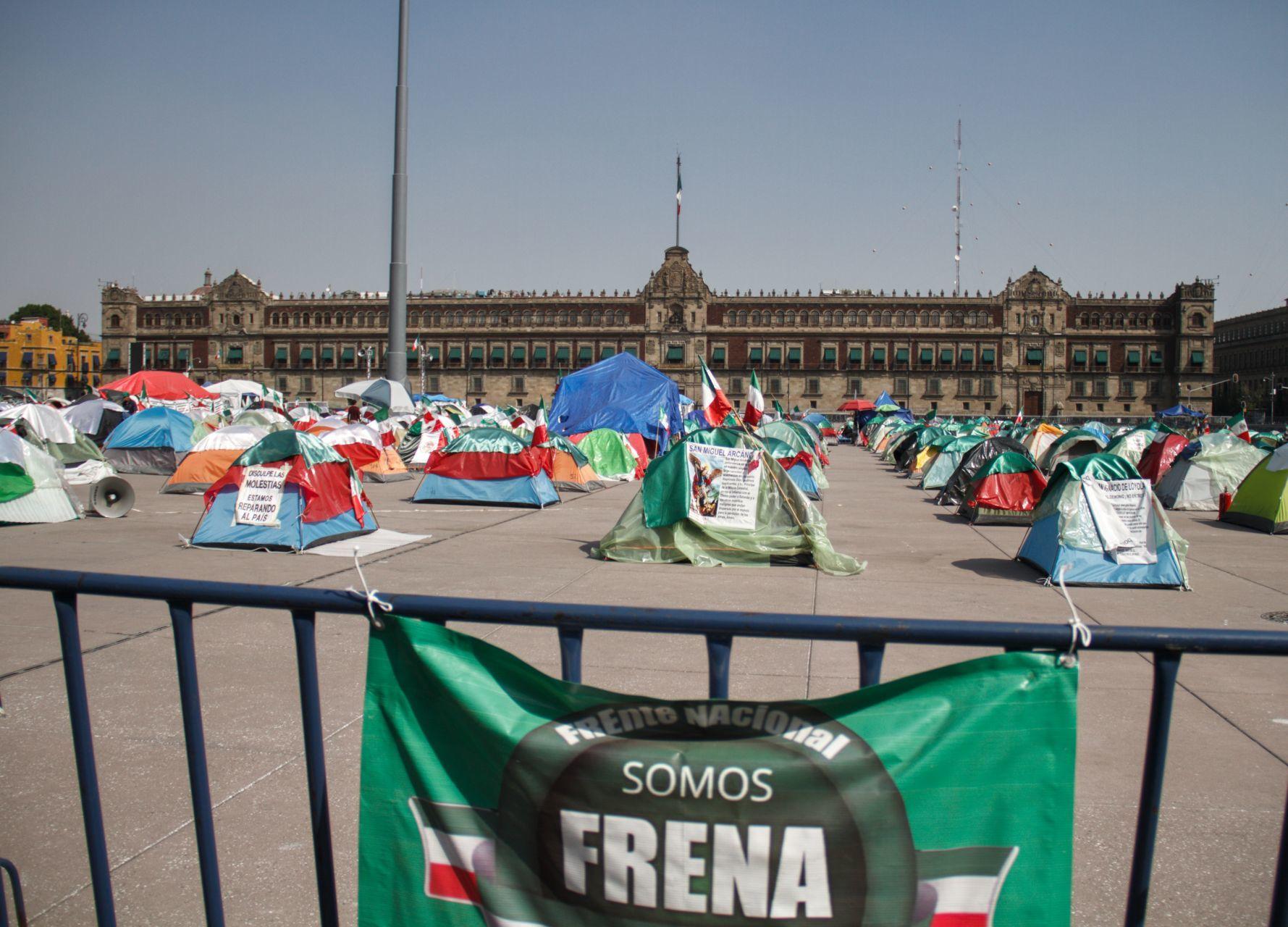 Frena anuncia que retira provisionalmente plantón del Zócalo
