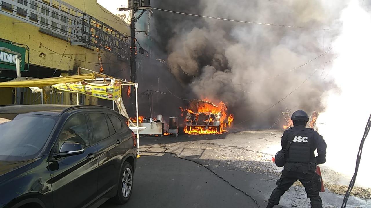 Explosión de pipa frente al Mercado Jamaica, en CDMX, deja 8 heridos y daños materiales