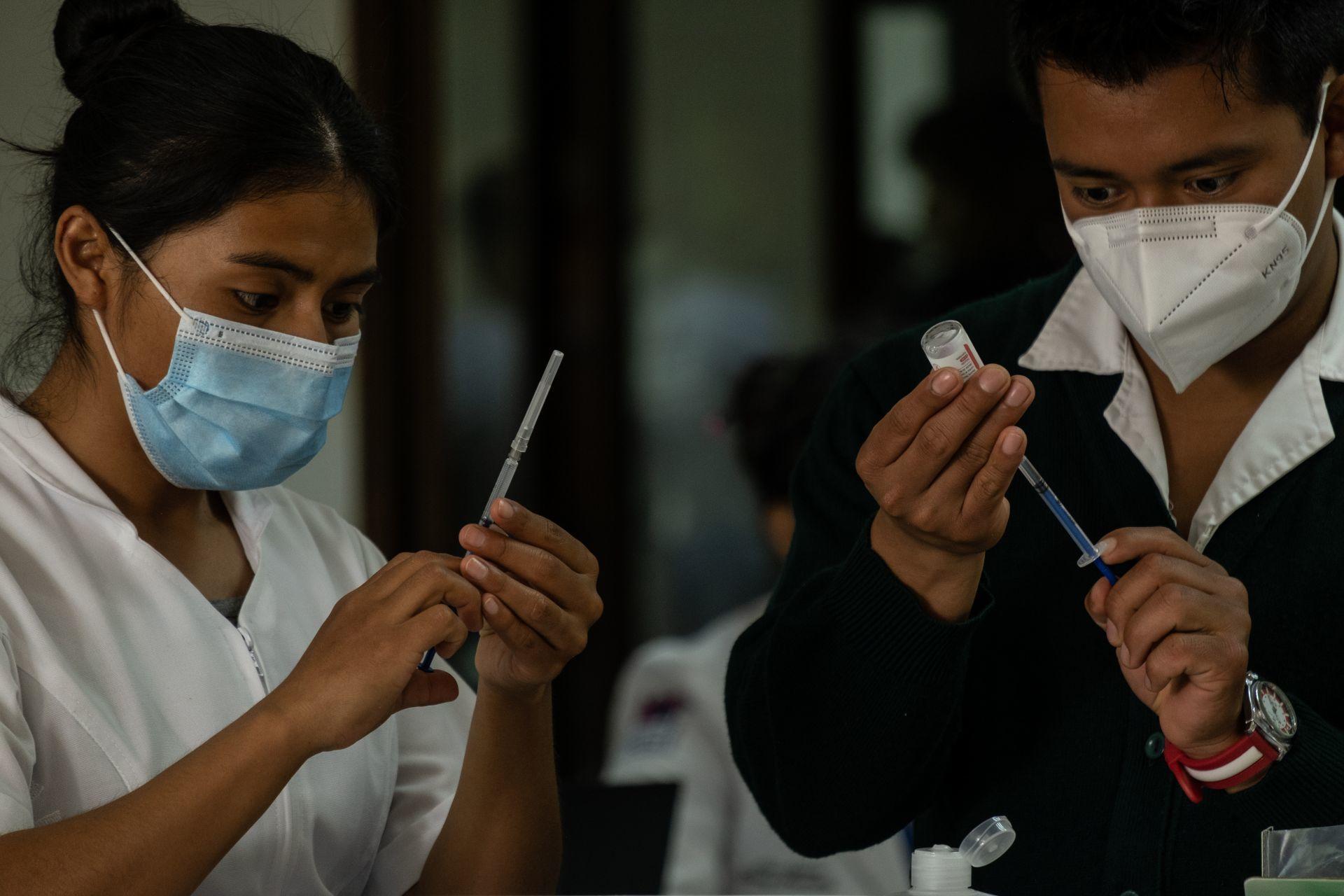 Nuevo León anuncia vacunación para personal educativo; se inmunizará a 120 mil trabajadores