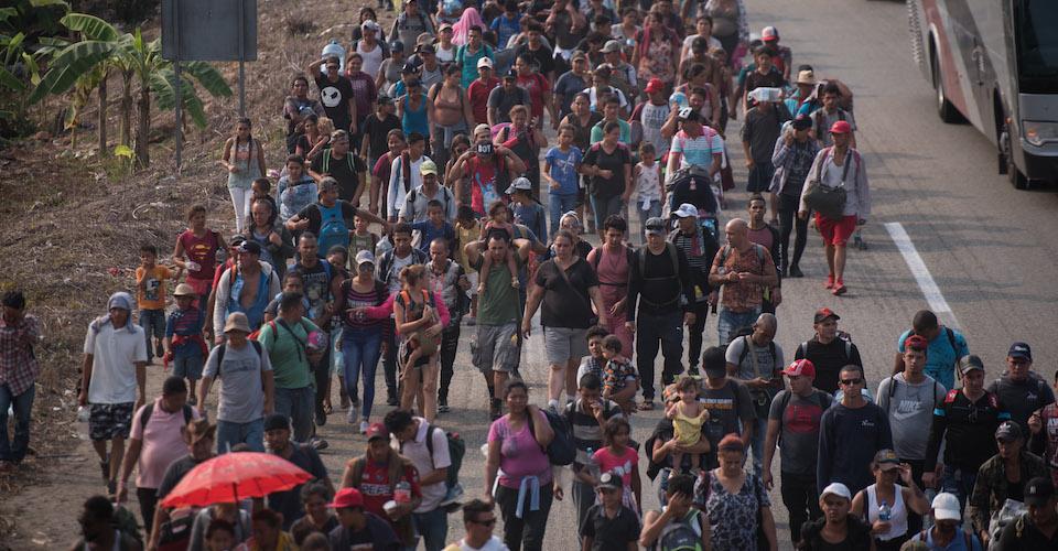 Mil migrantes cubanos llegan a Juárez para pedir asilo en EU; mil más avanzan por Chiapas