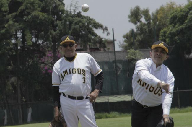AMLO invita a Mancera a lanzar bola inaugural de liga de béisbol