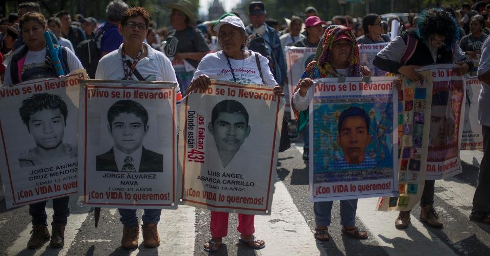 Familiares de los 43 de Ayotzinapa, entre la esperanza y la cautela ante las promesas de justicia de AMLO