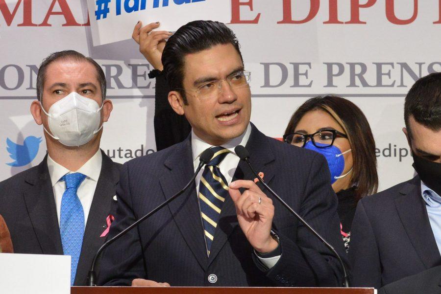 Tras detención de exfuncionario, el PAN acusa a la fiscalía de la CDMX de “inventarse cárteles imaginarios”