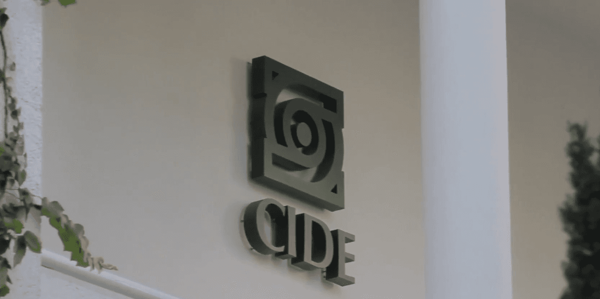 Estudiantes del CIDE exigen regreso de académicos destituidos y remoción inmediata de director interino