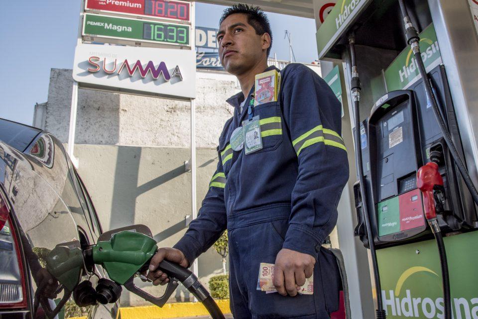 Marzo arranca con la gasolina un centavo más cara: la Magna, Premium y el diesel suben