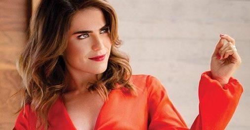 La actriz Karla Souza rompe muros con una comedia bilingüe