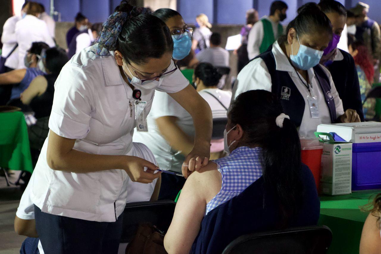 Salud registra 341 muertes por COVID; 11 millones de vacunados tienen esquema completo