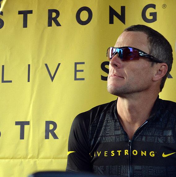 Piden que Lance Armstrong regrese las ganancias de sus premios