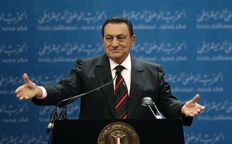 Mubarak sigue al frente de Egipto; transfiere algunos poderes a Suleiman