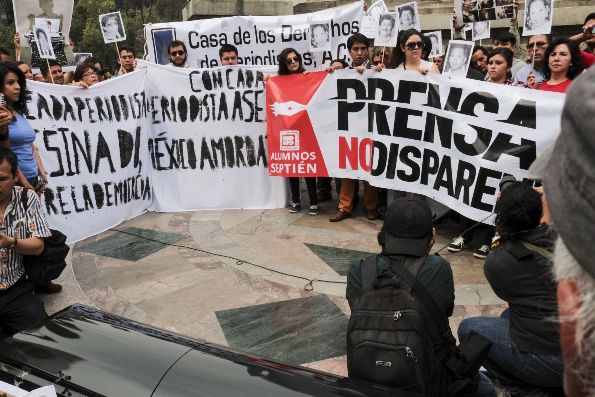 Roban, retienen y amenazan de muerte a Teresa Montaño, periodista del Edomex