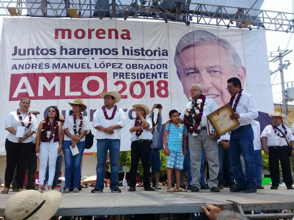 Nestora es víctima de persecución, asegura AMLO en Guerrero; pide evitar el voto cruzado