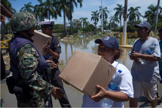 Hallan más toneladas de despensas retenidas en Guerrero; buscan a responsables