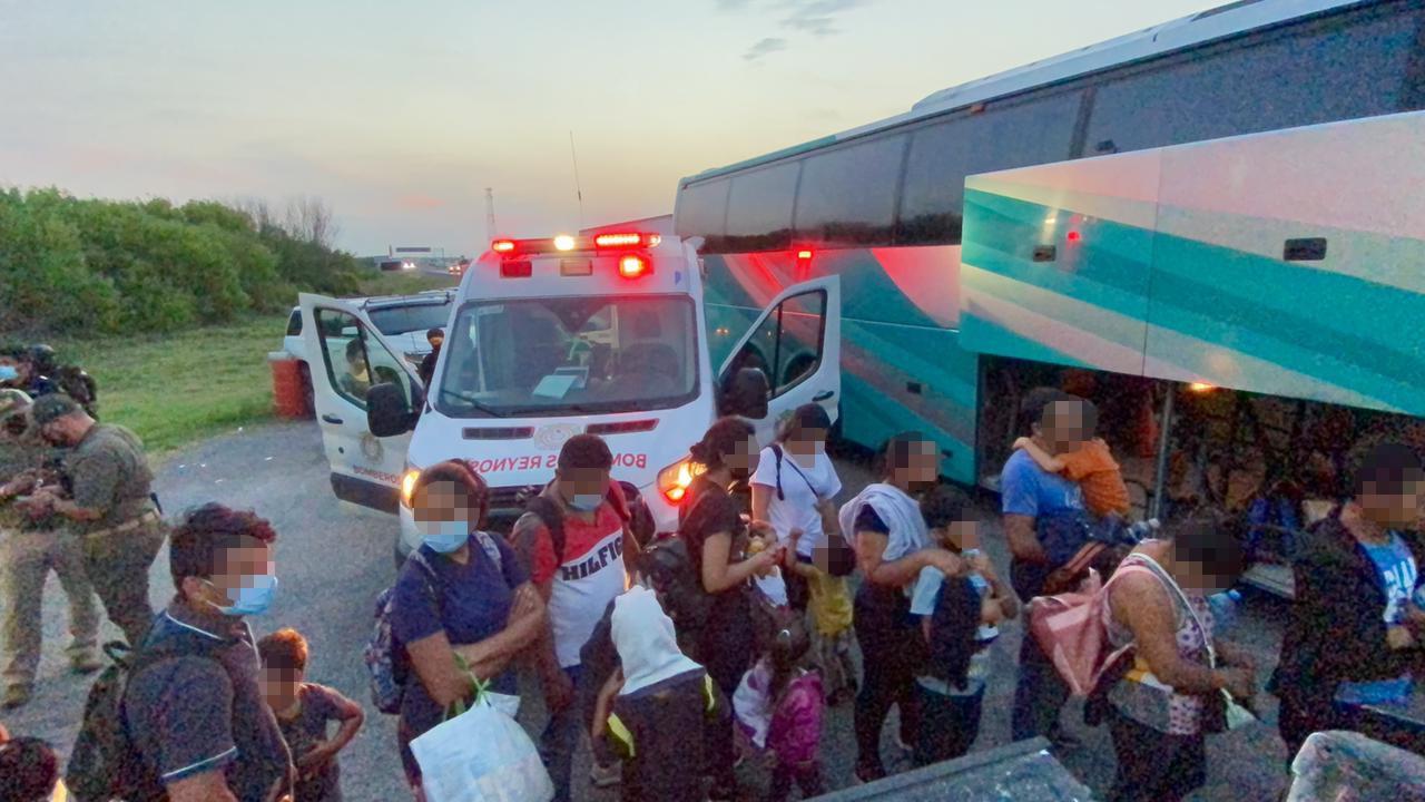 Rescatan 42 niños y 36 adultos migrantes en Tamaulipas; trataban de cruzar a EU