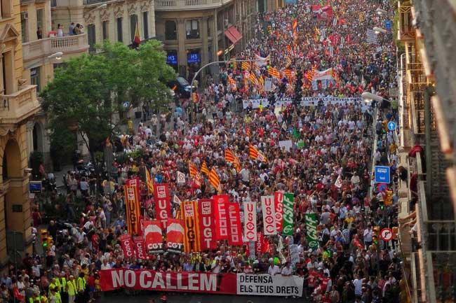 Españoles marchan contra los recortes y aumento de impuestos