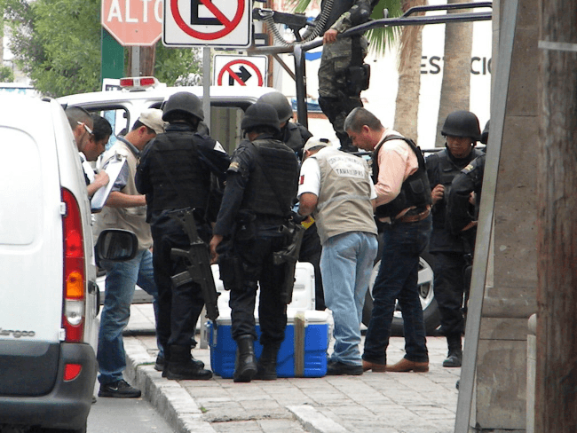 Michoacán: Hallan 4 cabezas y fosa con 19 cuerpos