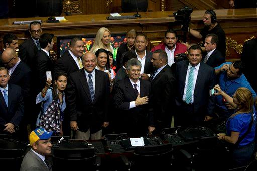 Tribunal de Justicia en Venezuela declara “en desacato” a Congreso opositor