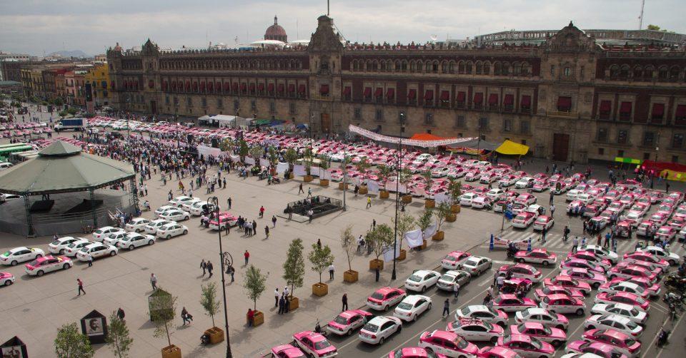 Taxistas protestarán el 7 de octubre contra aplicaciones como Uber, Didi, Cabify y Beat