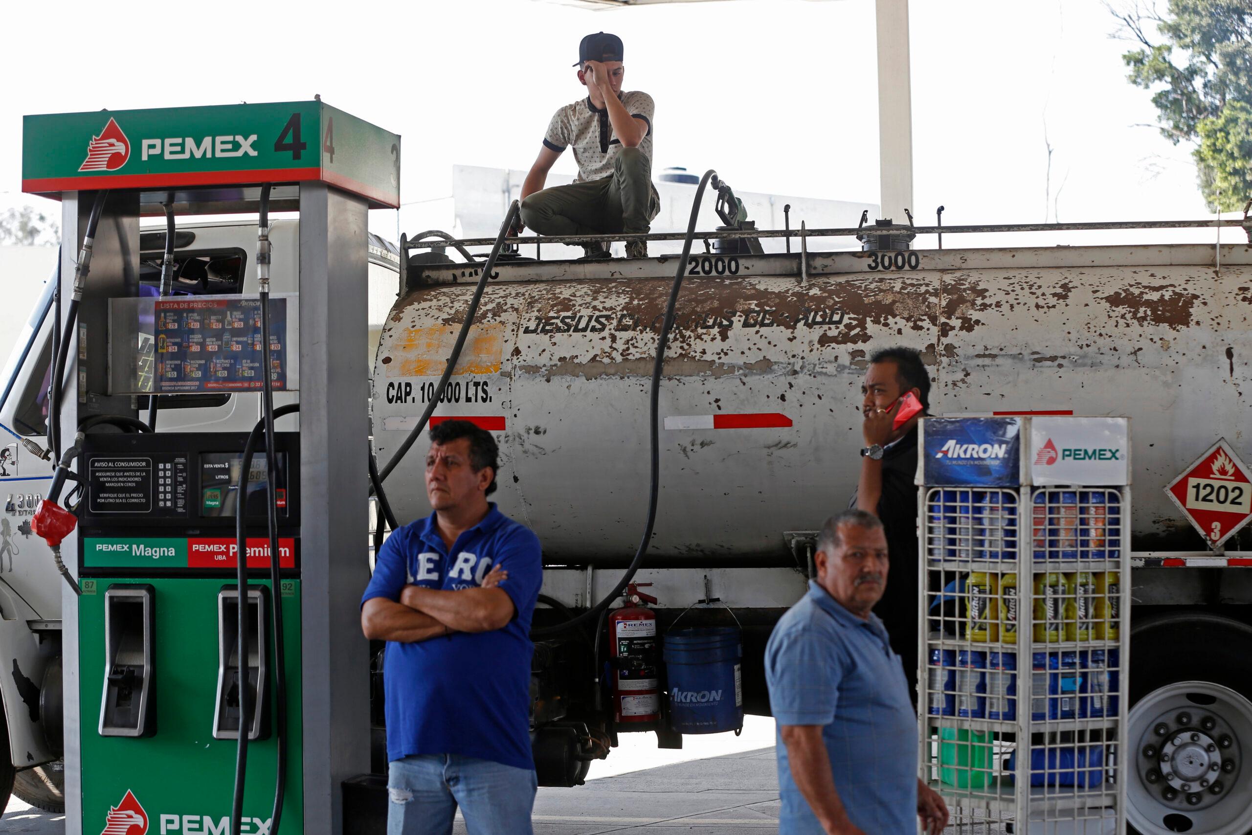 A una semana de escasez de gasolina: largas filas, estaciones cerradas y reventa de combustible