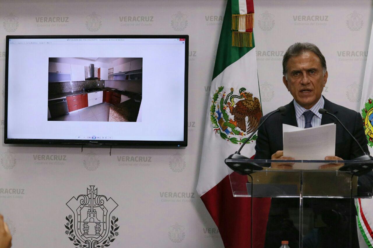 PGR entrega a gobierno de Veracruz 4 departamentos de Duarte; cada uno vale más de 10 mdp