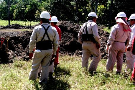 Secuestran a 10 trabajadores de Pemex en 2010
