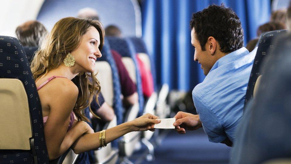 ¿Qué puede ocurrir si tienes sexo en un avión?