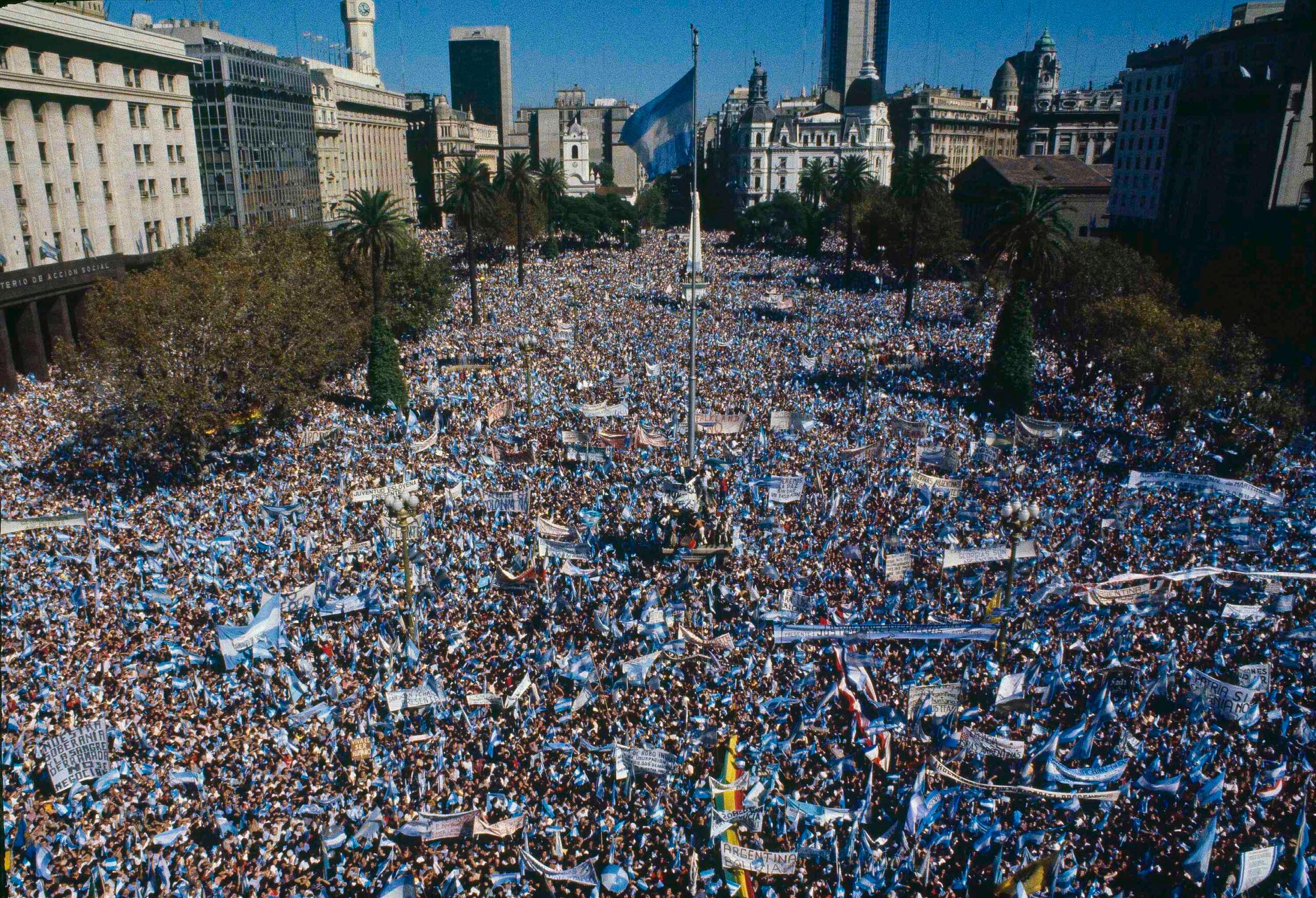 Se “malviniza” Argentina a 30 años de guerra contra Reino Unido