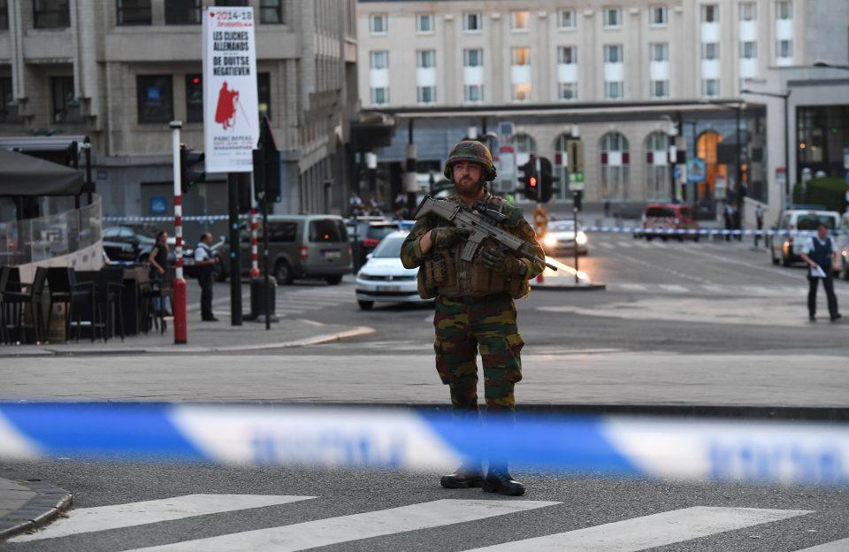 Abaten a un presunto atacante que detonó un explosivo en una estación de trenes en Bruselas