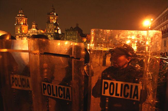 31 detenidos tras las protestas por Ayotzinapa en el DF; hay 20 estudiantes