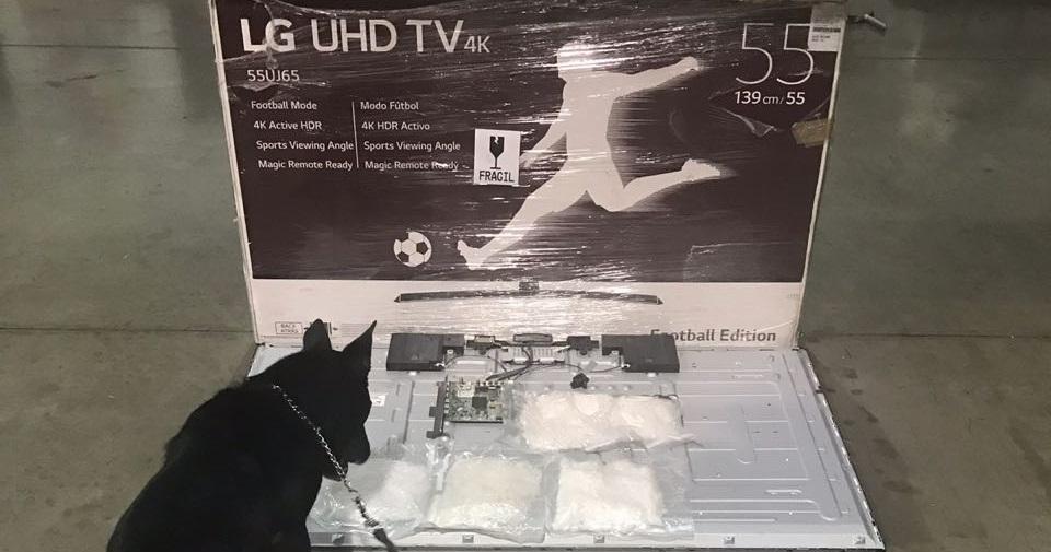 La Policía Federal encuentra dos kilos de droga en una televisión en Sinaloa