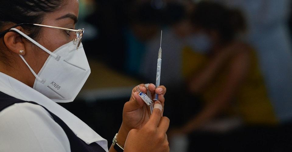 Salud reporta 176 muertes por COVID; van más de 25 millones de vacunas aplicadas