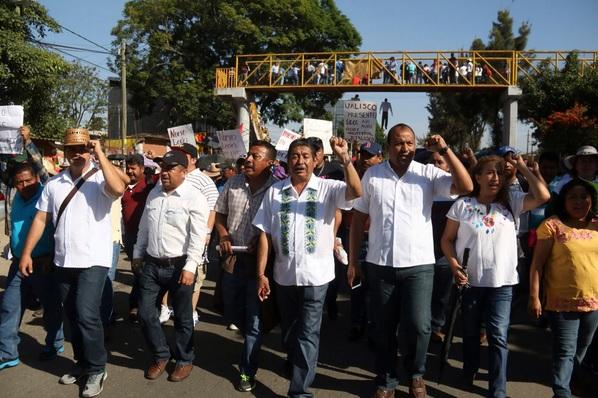SEP descuenta un día de sueldo a más de 70 mil maestros por protestar el 2 de octubre