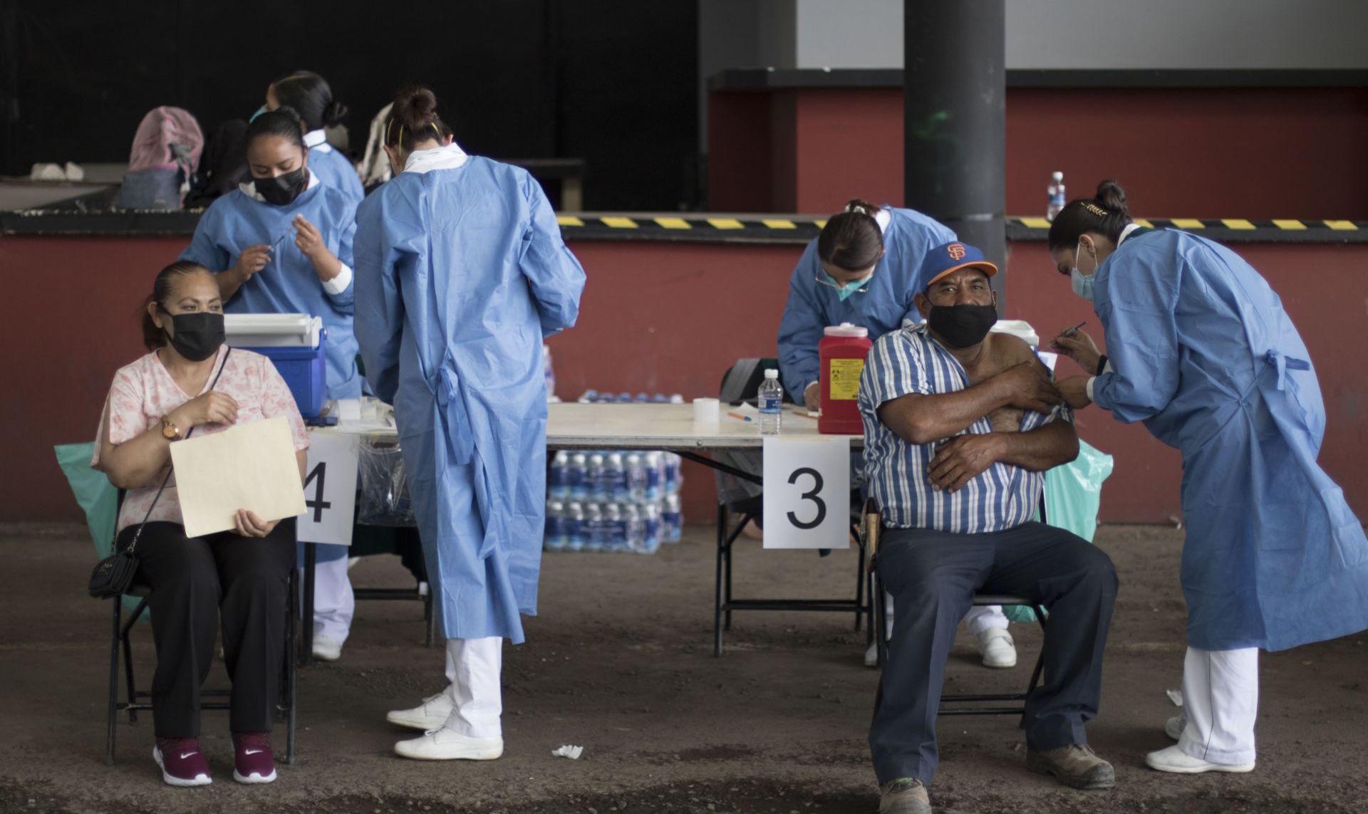 México suma 953 casos de COVID; se ha vacunado al 20% de la población mayor de 18 años