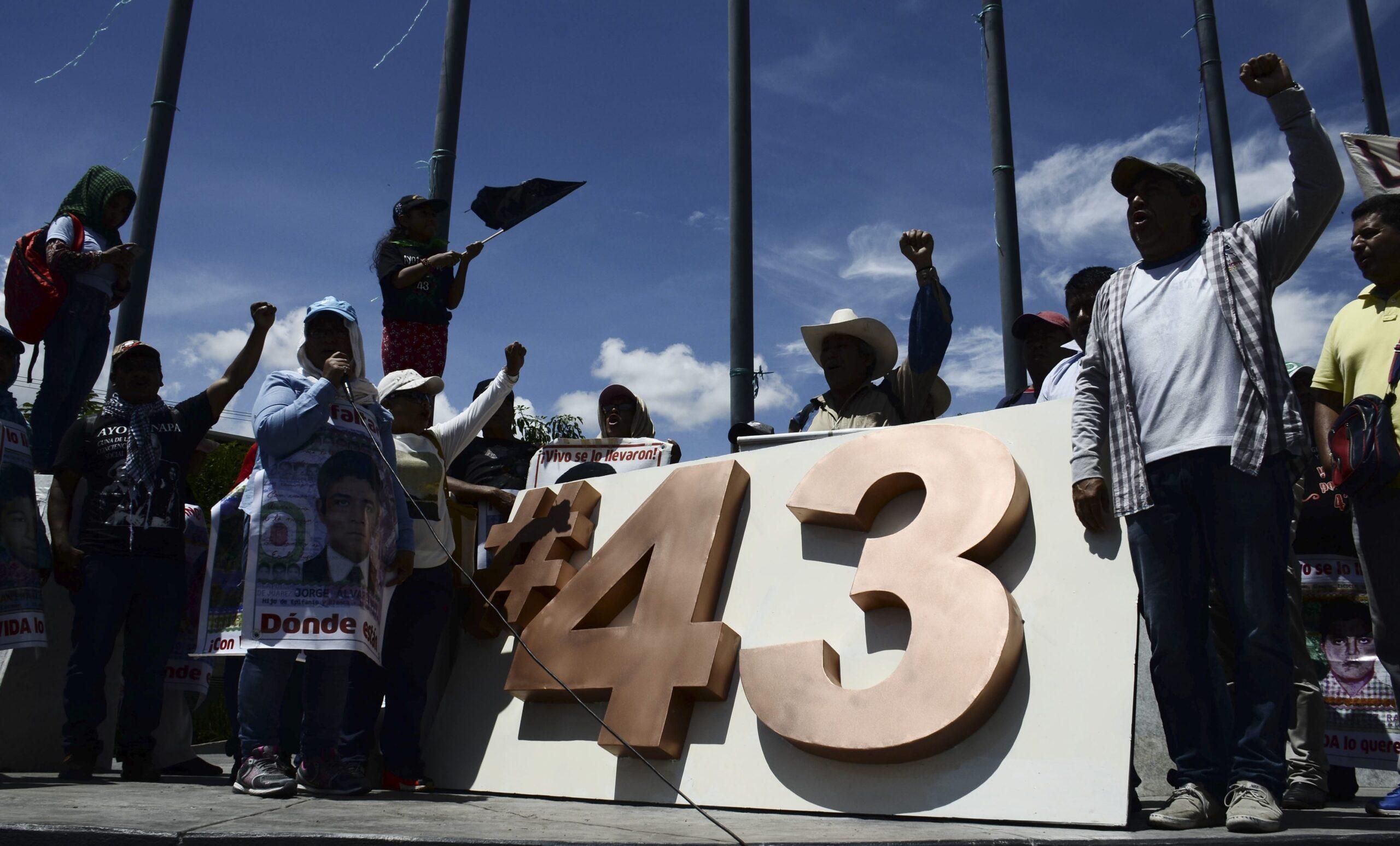 Reporte documentó violación a la ley en indagatoria sobre Ayotzinapa: NYT; PGR lo desestima