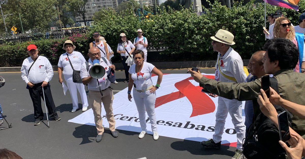 Protestan en CDMX por desabasto de antirretrovirales en al menos seis estados del país