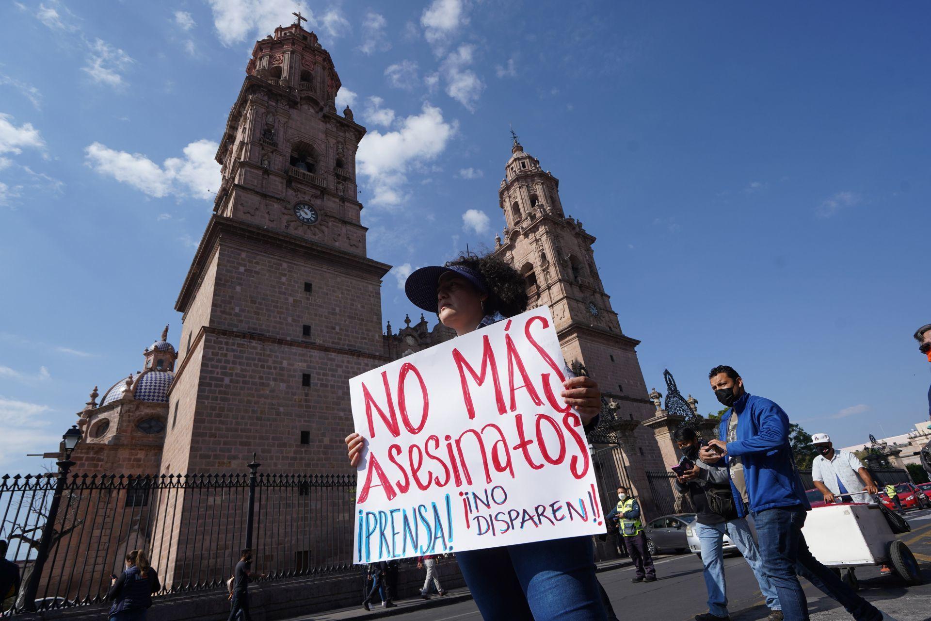 “Nuestra defensa era la pluma y una libreta”: Cierra el medio Monitor Michoacán tras asesinato de su director