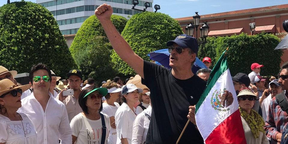 El expresidente Fox marcha contra AMLO en Guanajuato; Calderón celebra las protestas