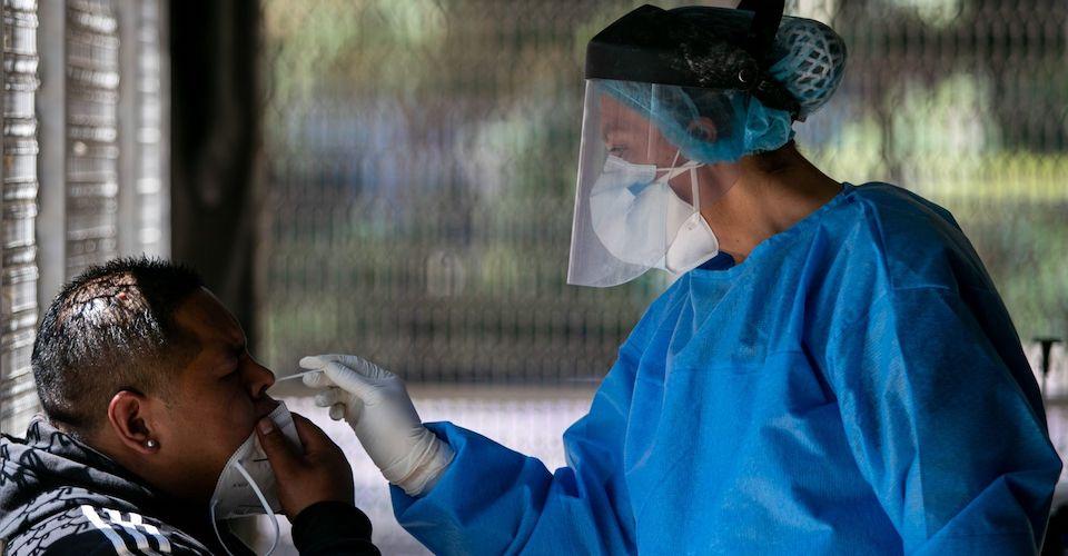 México suma más de 193 mil muertes por COVID; salud presume día récord en vacunación