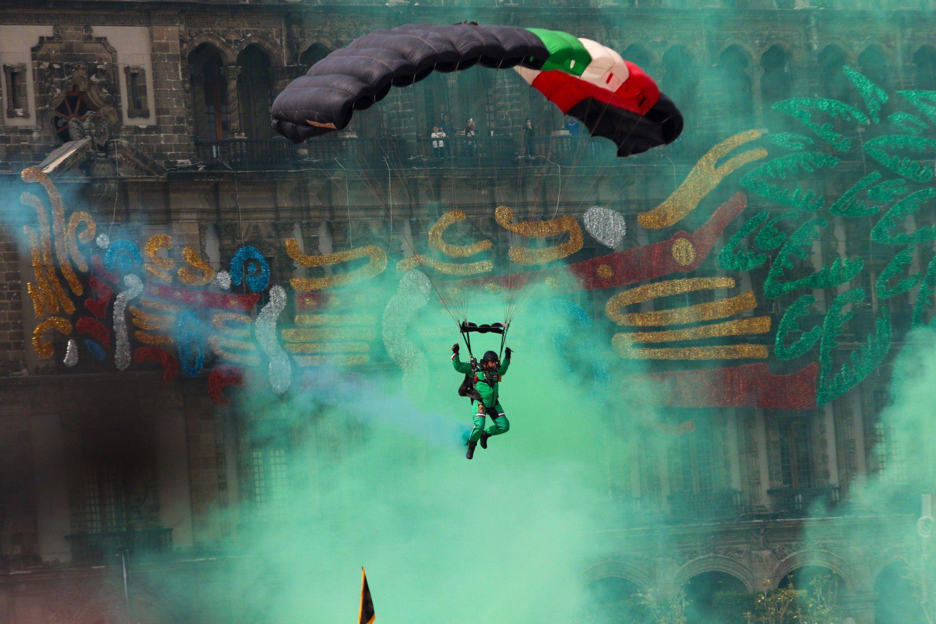 El desfile militar en fotos: 211 Aniversario del Inicio de la Independencia de México