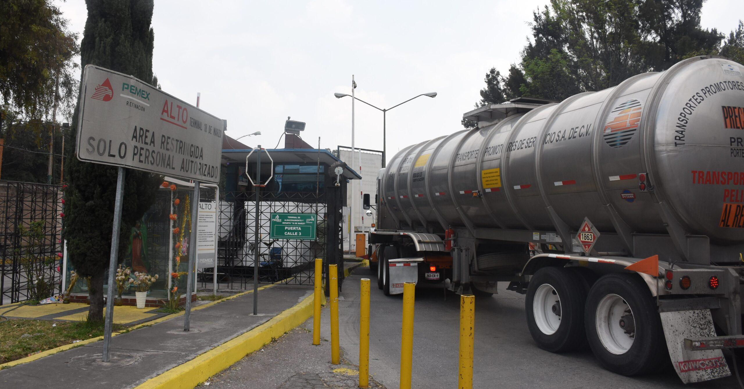 Hacienda congela 15 cuentas ligadas a lavado de dinero de huachicol; indagan a 3 exfuncionarios de Pemex