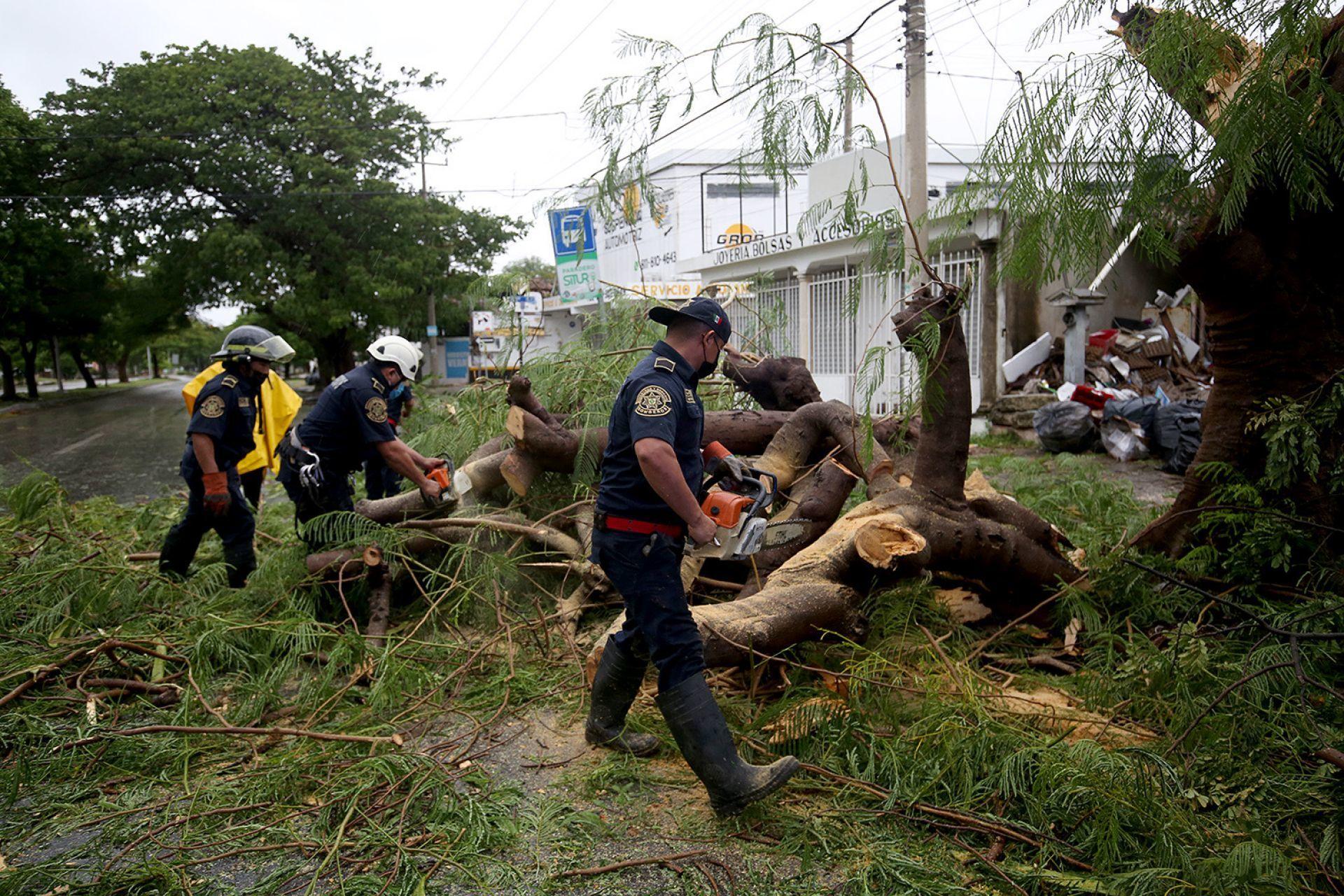 ‘Grace’ recobra fuerza como huracán y avanza hacia Veracruz