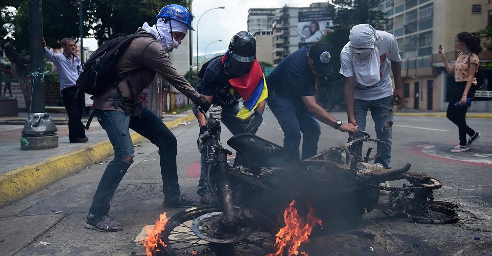 Al menos 10 muertes, protestas y enfrentamientos marcan la elección de Constituyente en Venezuela