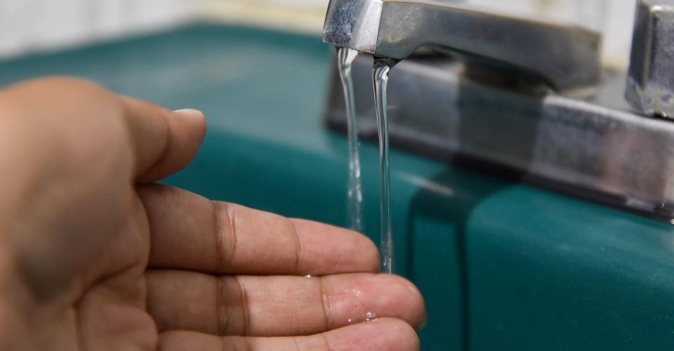Empresas privadas ya no administrarán el servicio del agua en CDMX; gobierno lo hará