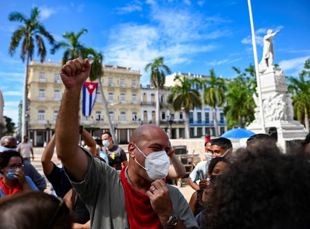 Poesía por la libertad: comunidad cubana alista manifestación global pacífica