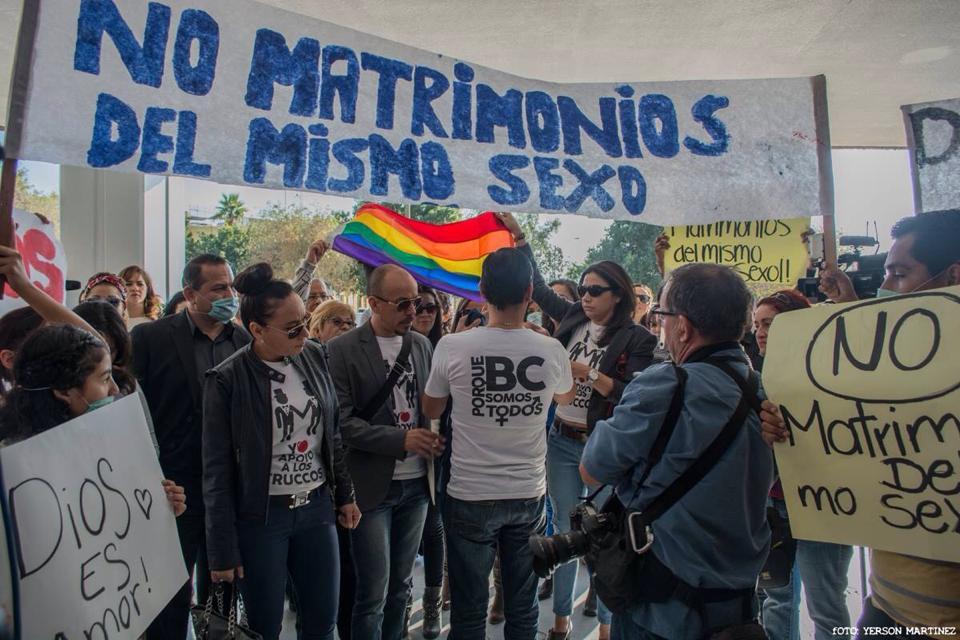 El gobierno de Mexicali <em>reta</em> a la Suprema Corte al impedir el primer matrimonio gay